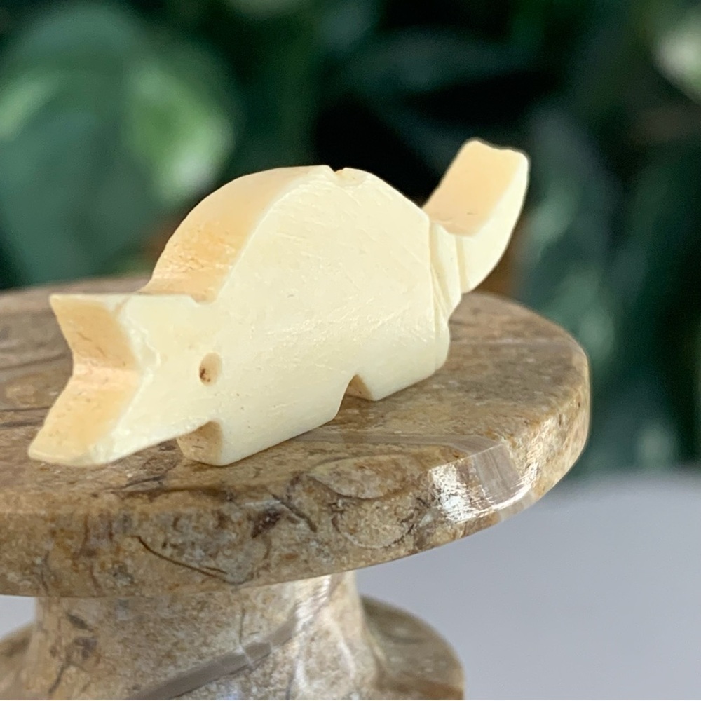 Armadillo Bone Bead Fetish Animal Carving Drilled Hand Carved Mammal 1.4" x .5" - Picture 3 of 13